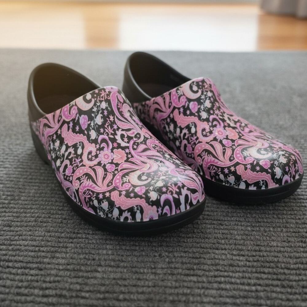 Crocs Neria Pro II Graphic Glog Women's 8 Pink Black Paisley Slip Resistant Work